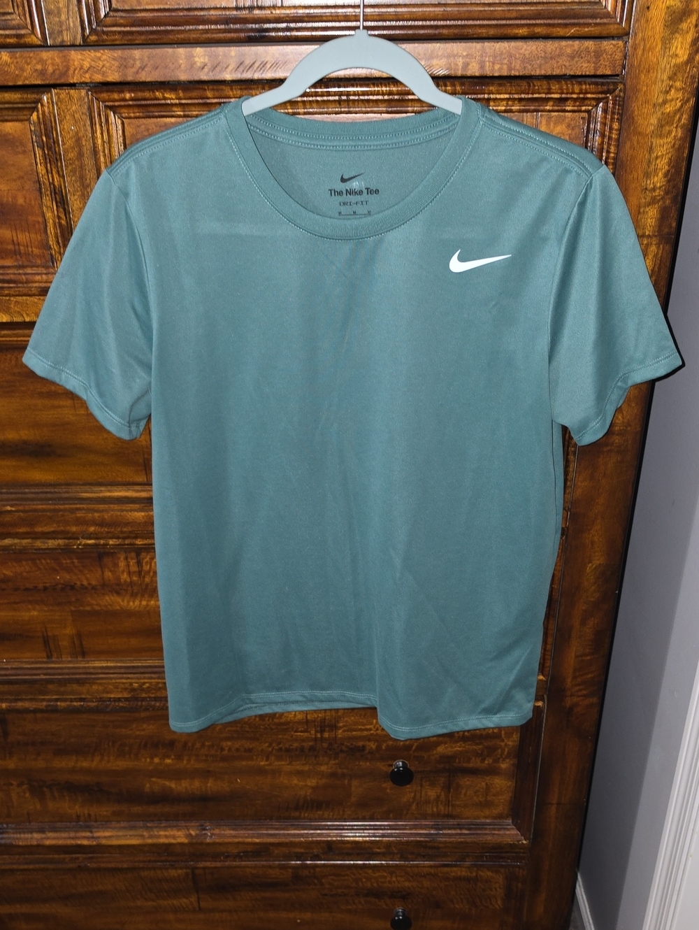Nike- The Nike Tee, Sz Medium, Dri Fit! Green And Black - Picture 2 of 6